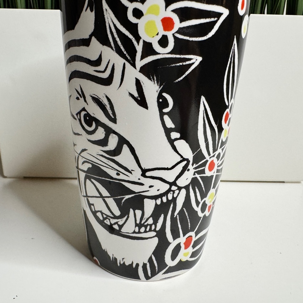 Starbucks Limited Edition White Tiger 2018 Ceramic 12 oz - Picture 3 of 8